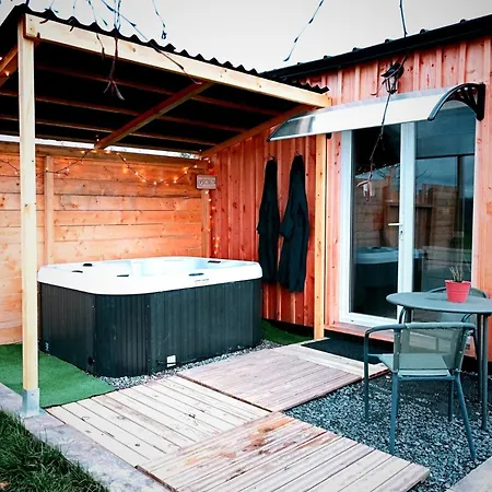 Chalet Cosy Avec Option Jacuzzi Saint-Genes-de-Fronsac Exterior photo